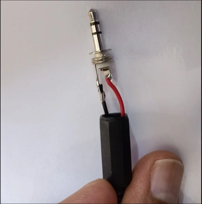 1 transistor FM Transmitter DIY learning kit with basic 3D printed enclosure