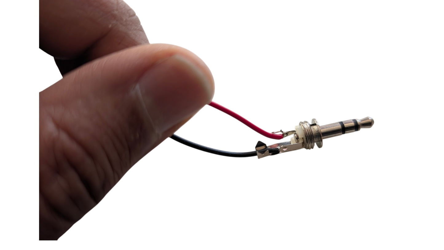 1 transistor FM Transmitter DIY learning kit with basic 3D printed enclosure